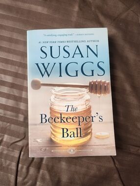 2/$10 The Beekeepers Ball By Susan Wiggs